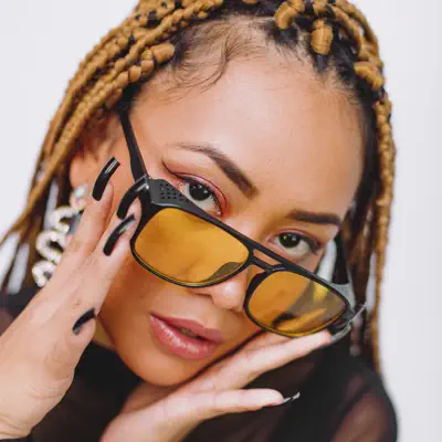 Listen to Anna Suav, watch music videos, read bio, see tour dates & more!
