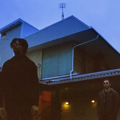 Ascolta 'Midnight Kids' di Wayfloe