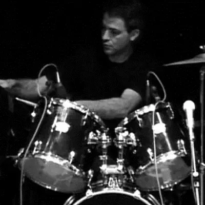 Listen to Αντώνης Ζαχαράκης, watch music videos, read bio, see tour dates & more!