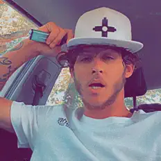 Hör dir Y-v-n-g Dreamer an, schau dir Musikvideos an, lies die Biografie, finde Tourdaten und mehr!