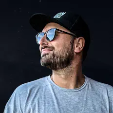 Ouve Colin Crooks, vê vídeos de música, lê a biografia, vê as datas da digressão e muito mais!