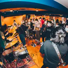 Dengarkan SHIZUKU, tonton video musik, baca bio, lihat tanggal tur & lainnya!