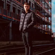 Posłuchaj wykonawcy Sam Sutton, obejrzyj teledyski, przeczytaj biografię, zobacz daty tras koncertowych i nie tylko!