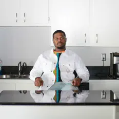 Abanga Etuk dinle, müzik videolarını izle, biyografisini oku, tur tarihlerini ve daha fazlasını gör!