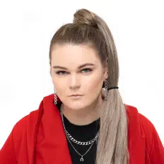 聆聽 Юля Скандал、觀看音樂影片、閱讀小傳、查看巡演日期等！