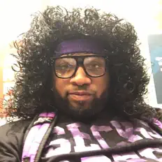 Poslechněte si interpreta King Pimpin, sledujte hudební videa, přečtěte si životopis, podívejte se na data turné a další informace.