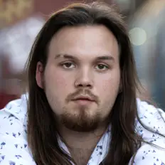 聆聽 Hayden Woollen、觀看音樂影片、閱讀小傳、查看巡演日期等！