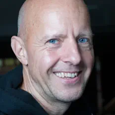 Ouve Robert Schmidts UR-Tango Ensemble, vê vídeos de música, lê a biografia, vê as datas da digressão e muito mais!