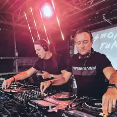 Luister naar Smoking Tunes, bekijk muziekvideo's, lees de bio, bekijk de tourdata, en meer!