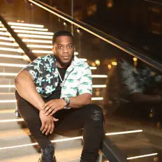 Listen to Vie Richie, watch music videos, read bio, see tour dates & more!