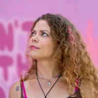 Escucha a undefined, mira vídeos musicales, lee la biografía, consulta fechas de giras y mucho más.