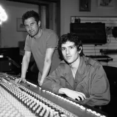 Écoutez Cones, regardez des vidéoclips, lisez la biographie, consultez les dates de tournée et plus encore !