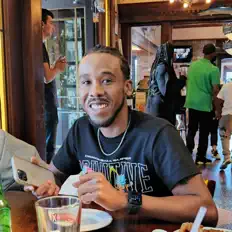 Harry Jamesを聴いたり、ミュージックビデオを鑑賞したり、経歴やツアー日程などを確認したりしましょう！