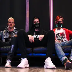 Hör dir НЕСЛУШАЙЭТО an, schau dir Musikvideos an, lies die Biografie, finde Tourdaten und mehr!