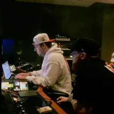 Ouça Very Necessary, assista a videoclipes, leia a biografia, veja as datas das turnês e mais!