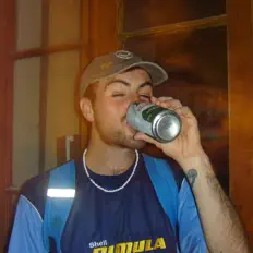 Hör dir Caste an, schau dir Musikvideos an, lies die Biografie, finde Tourdaten und mehr!