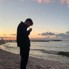 收听 YungSublime812、观看音乐视频、阅读小传、查看巡演日期等 ！