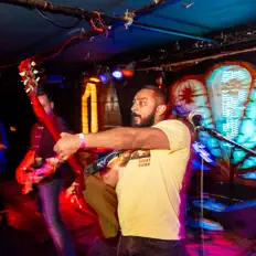 VENU the MOVIE을(를) 듣고, 뮤직 비디오를 보고, 약력을 읽고, 투어 일정 등을 확인하세요!