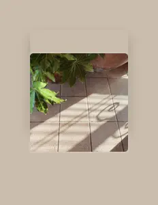 Louis Saundersを聴いたり、ミュージックビデオを鑑賞したり、経歴やツアー日程などを確認したりしましょう！