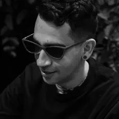 Dengarkan Saadz, tonton video musik, baca bio, lihat tanggal tur & lainnya!