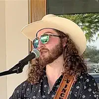 undefined dinle, müzik videolarını izle, biyografisini oku, tur tarihlerini ve daha fazlasını gör!