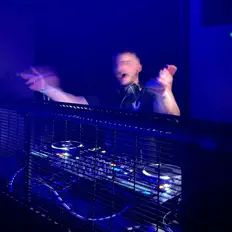 收听 AJ Gonis、观看音乐视频、阅读小传、查看巡演日期等 ！