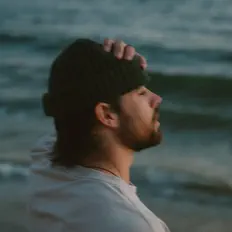 Ακούστε περιεχόμενο από Riverhaven, παρακολουθήστε μουσικά βίντεο, διαβάστε το βιογραφικό, δείτε ημερομηνίες περιοδείας, και πολλά ακόμη!