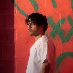 Ascolta Chris Lugo, guarda video musicali, leggi la biografia, vedi le date del tour & altro!