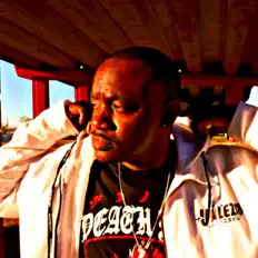 DYG을(를) 듣고, 뮤직 비디오를 보고, 약력을 읽고, 투어 일정 등을 확인하세요!