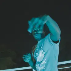 聆聽 Double_M、觀看音樂影片、閱讀小傳、查看巡演日期等！