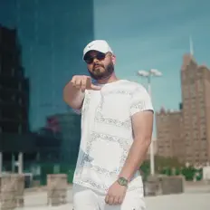 Poslechněte si interpreta Slyck Twoshadez, sledujte hudební videa, přečtěte si životopis, podívejte se na data turné a další informace.