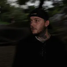 Poslechněte si interpreta Aseia, sledujte hudební videa, přečtěte si životopis, podívejte se na data turné a další informace.