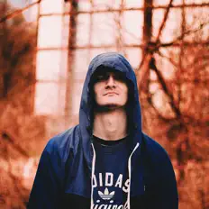 Posłuchaj wykonawcy 1ZNUTRI, obejrzyj teledyski, przeczytaj biografię, zobacz daty tras koncertowych i nie tylko!