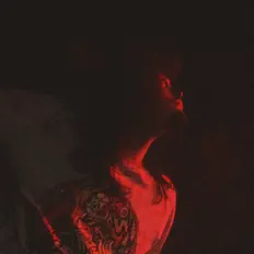 聆聽 ONG Elli$on、觀看音樂影片、閱讀小傳、查看巡演日期等！