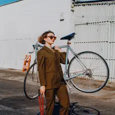 Charlotte Spiralを聴いたり、ミュージックビデオを鑑賞したり、経歴やツアー日程などを確認したりしましょう！