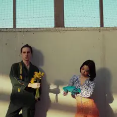 Mikka Bozuを聴いたり、ミュージックビデオを鑑賞したり、経歴やツアー日程などを確認したりしましょう！