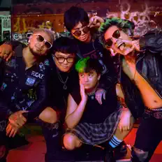 Dengarkan Summerlane, tonton video musik, baca bio, lihat tanggal tur & lainnya!