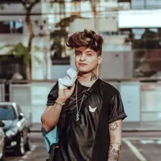 Dengarkan Stefan, tonton video musik, baca bio, lihat tanggal tur & lainnya!