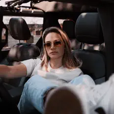 聆聽 Katelyn Biehn、觀看音樂影片、閱讀小傳、查看巡演日期等！