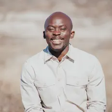 Emmanuel Adewusi सुनें, म्यूज़िक वीडियो देखें, बायो पढ़ें, दौरे की तारीखें और बहुत कुछ देखें!