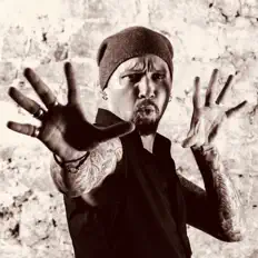 Luister naar Chrome Devil 22, bekijk muziekvideo's, lees de bio, bekijk de tourdata, en meer!