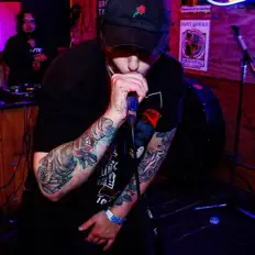 Poslechněte si interpreta Mike Skream, sledujte hudební videa, přečtěte si životopis, podívejte se na data turné a další informace.