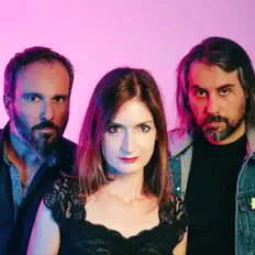 Dol Theeta dinle, müzik videolarını izle, biyografisini oku, tur tarihlerini ve daha fazlasını gör!