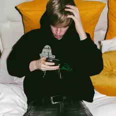 Poslechněte si interpreta TRAPSTER, sledujte hudební videa, přečtěte si životopis, podívejte se na data turné a další informace.