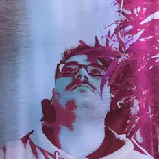 Poslechněte si interpreta Crawl, sledujte hudební videa, přečtěte si životopis, podívejte se na data turné a další informace.