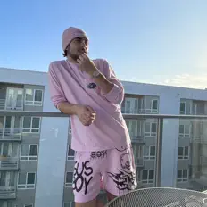 收听 R!cky、观看音乐视频、阅读小传、查看巡演日期等 ！