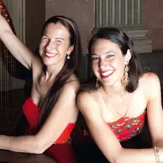 Duo Praxedis सुनें, म्यूज़िक वीडियो देखें, बायो पढ़ें, दौरे की तारीखें और बहुत कुछ देखें!