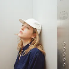 聆聽 Kadie、觀看音樂影片、閱讀小傳、查看巡演日期等！