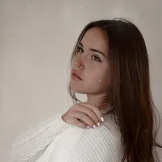 Poslechněte si interpreta Annika Lia, sledujte hudební videa, přečtěte si životopis, podívejte se na data turné a další informace.