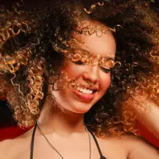 Escucha a Zaay, mira vídeos musicales, lee la biografía, consulta fechas de giras y mucho más.